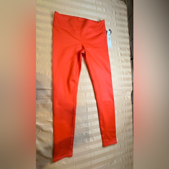 NWT-ALO Yoga Bright Orange Leggings-Made in the USA - Picture 1 of 6